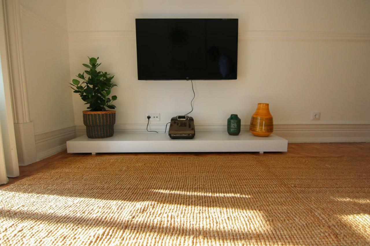 Amazing Apartment Fully Renovated In Center Lisbon Exterior photo